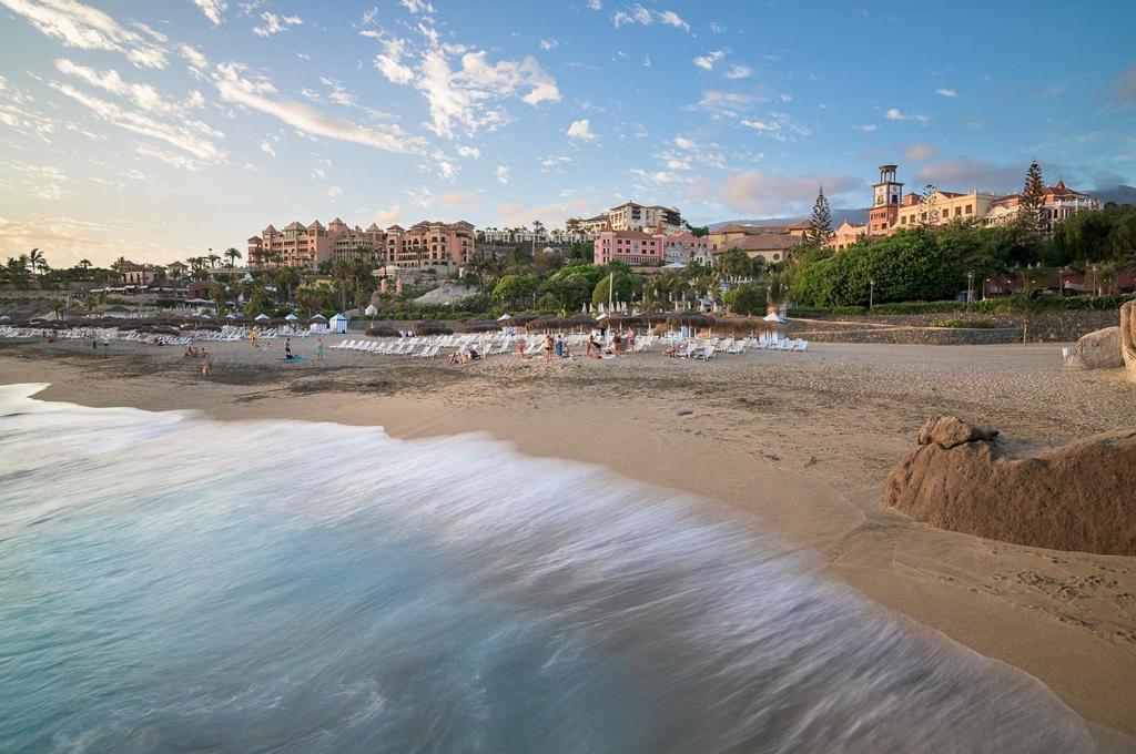 Playa Del Duque-Amazing Views 2 Bedroom Costa Adeje  Bagian luar foto