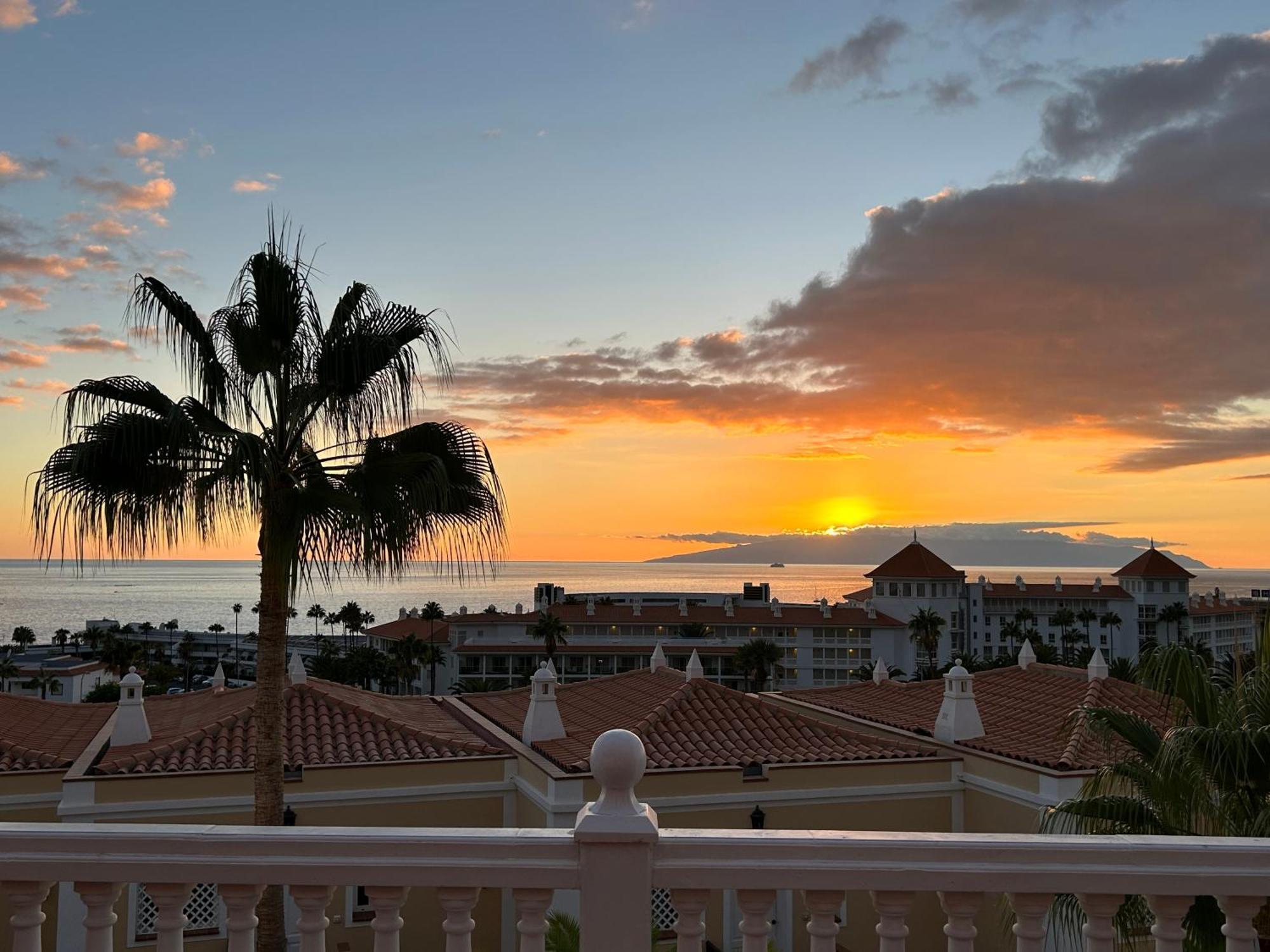 Playa Del Duque-Amazing Views 2 Bedroom Costa Adeje  Bagian luar foto